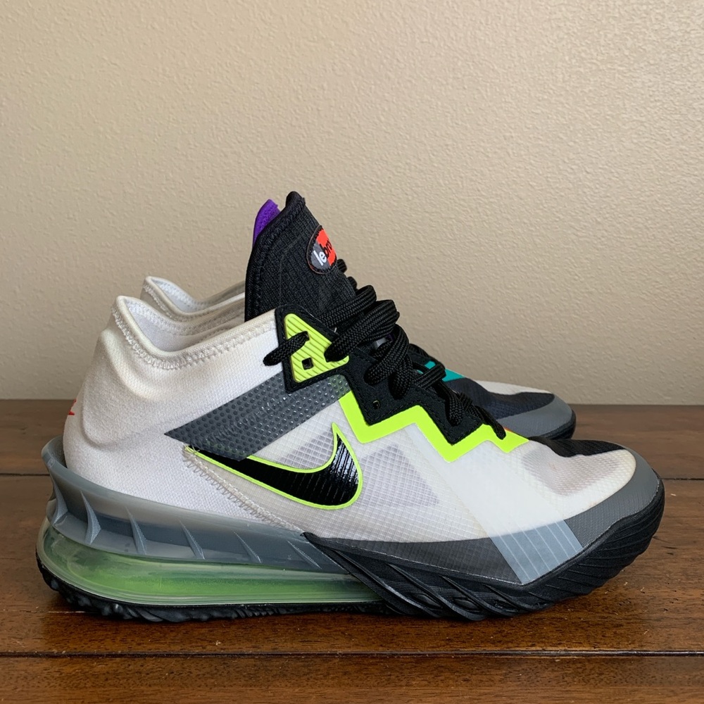 Nike Lebron 18 White Air Max Men Size 10. Used Good Condition.